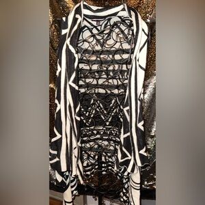 T/O SWEATER Black and Cream Patterned Duster with Unique Design
